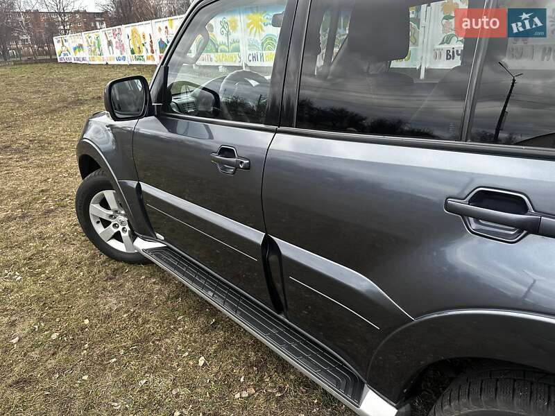 Внедорожник / Кроссовер Mitsubishi Pajero 2007 в Конотопе