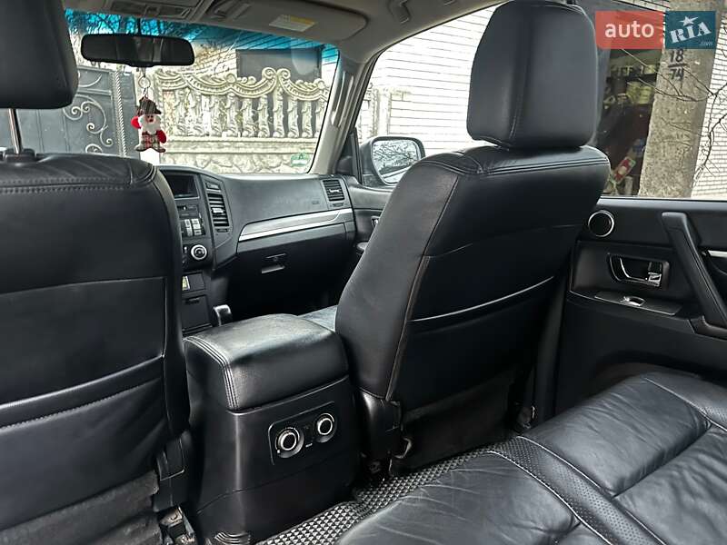 Внедорожник / Кроссовер Mitsubishi Pajero 2007 в Конотопе