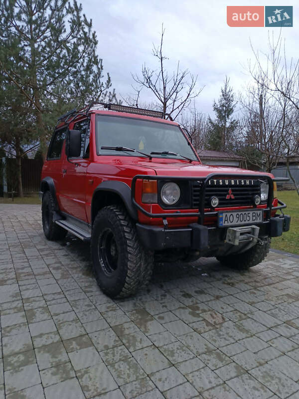 Внедорожник / Кроссовер Mitsubishi Pajero 1986 в 