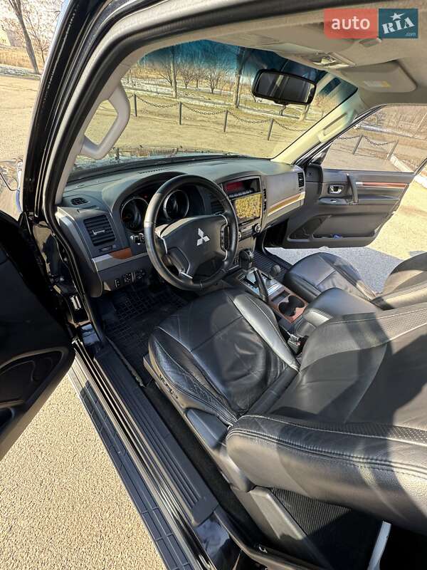 Внедорожник / Кроссовер Mitsubishi Pajero 2008 в Слобожанском