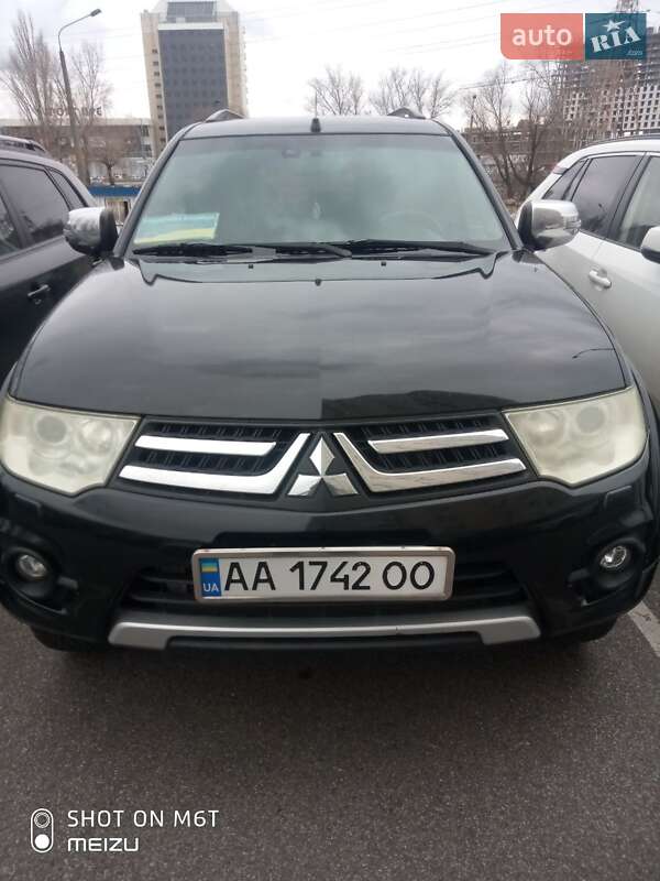 Позашляховик / Кросовер Mitsubishi Pajero 2014 в Києві