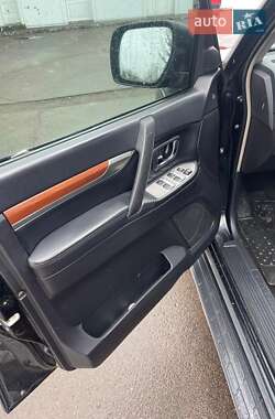 Внедорожник / Кроссовер Mitsubishi Pajero 2008 в 