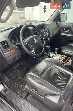 Внедорожник / Кроссовер Mitsubishi Pajero 2008 в 