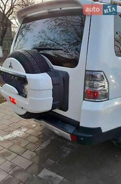Внедорожник / Кроссовер Mitsubishi Pajero 2007 в 