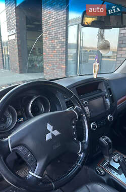 Позашляховик / Кросовер Mitsubishi Pajero 2008 в 
