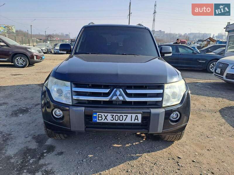 Внедорожник / Кроссовер Mitsubishi Pajero 2010 в 