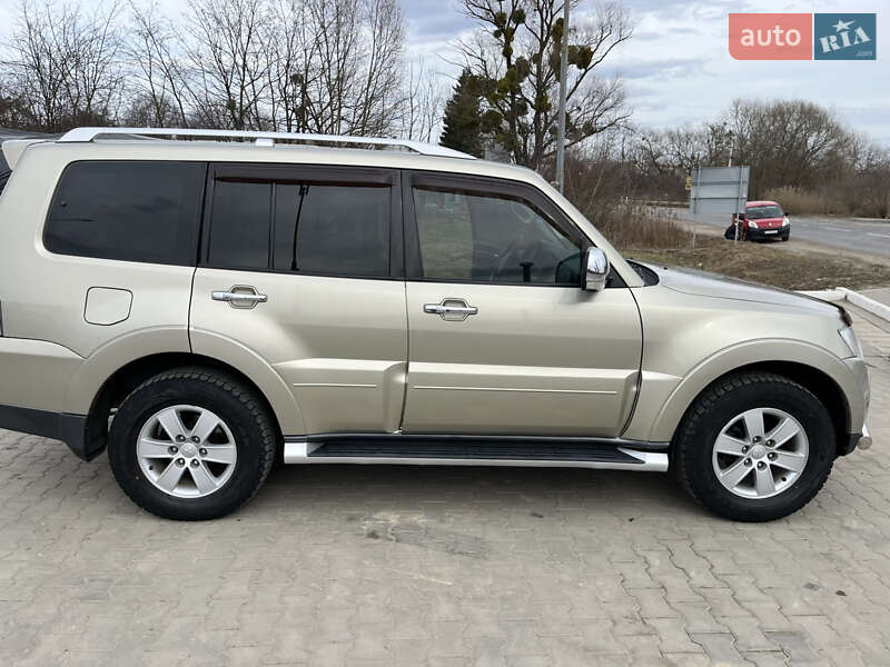 Внедорожник / Кроссовер Mitsubishi Pajero 2008 в Черновцах