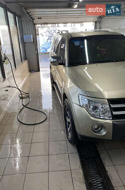 Внедорожник / Кроссовер Mitsubishi Pajero 2007 в 