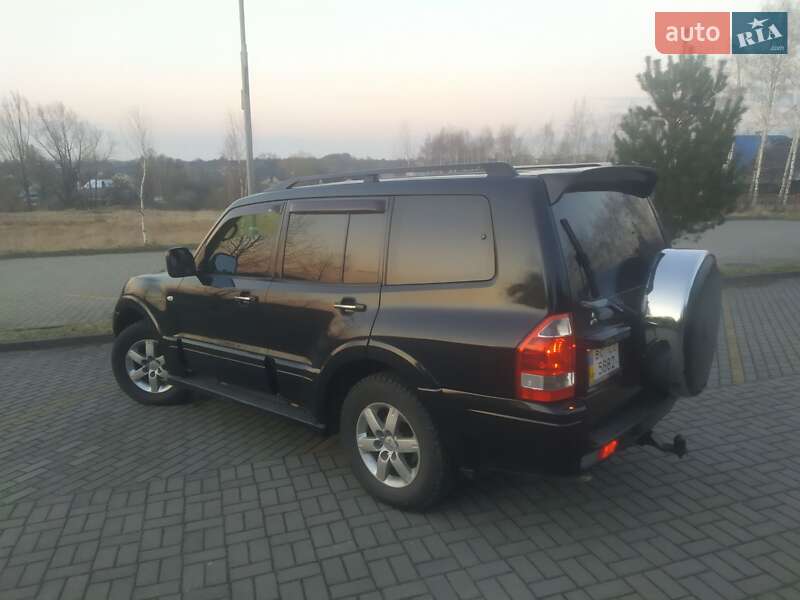 Внедорожник / Кроссовер Mitsubishi Pajero 2005 в 