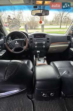 Внедорожник / Кроссовер Mitsubishi Pajero 2007 в 