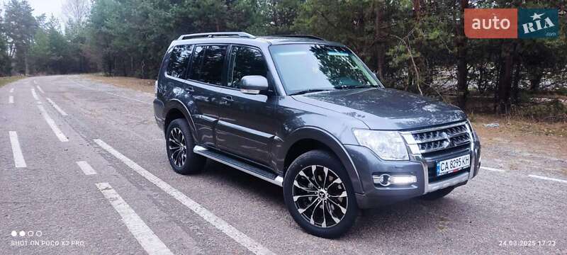 Позашляховик / Кросовер Mitsubishi Pajero 2016 в Смілі