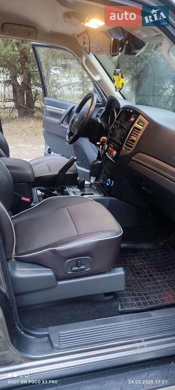 Позашляховик / Кросовер Mitsubishi Pajero 2016 в Смілі