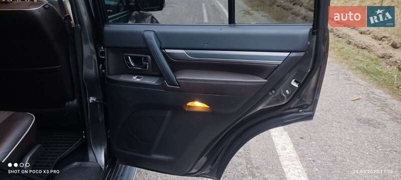 Позашляховик / Кросовер Mitsubishi Pajero 2016 в Смілі