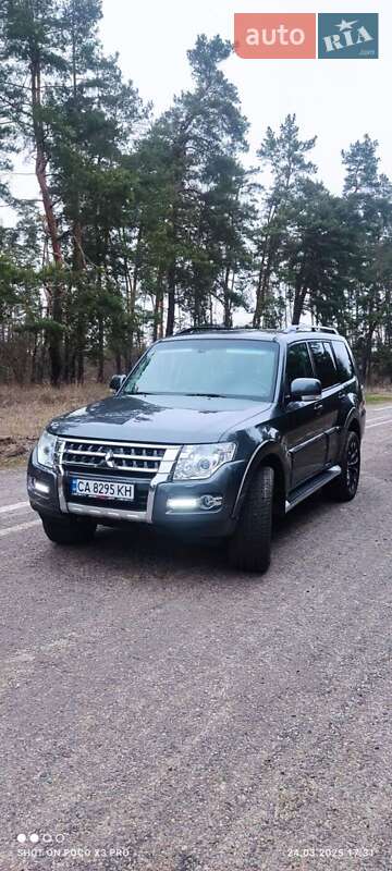 Позашляховик / Кросовер Mitsubishi Pajero 2016 в Смілі