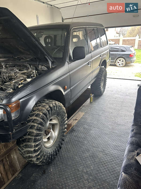 Позашляховик / Кросовер Mitsubishi Pajero 1996 в Чернівцях