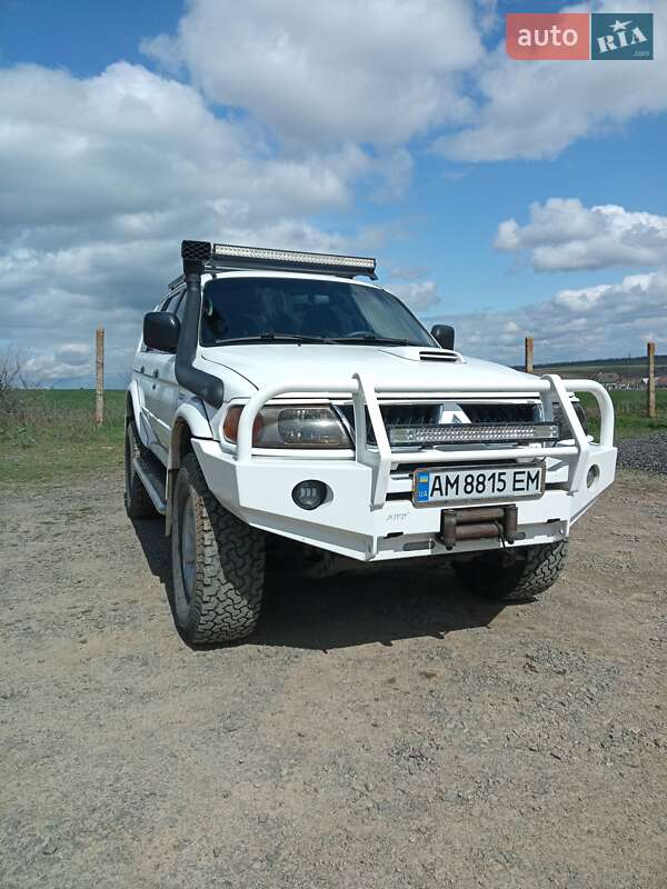 Позашляховик / Кросовер Mitsubishi Pajero 2006 в 