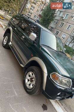 Внедорожник / Кроссовер Mitsubishi Pajero 2000 в 