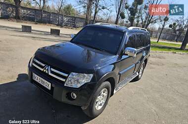 Внедорожник / Кроссовер Mitsubishi Pajero 2007 в 