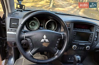 Позашляховик / Кросовер Mitsubishi Pajero 2008 в 
