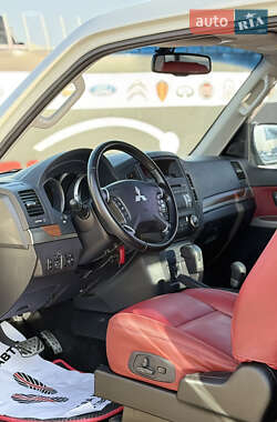 Внедорожник / Кроссовер Mitsubishi Pajero 2008 в 