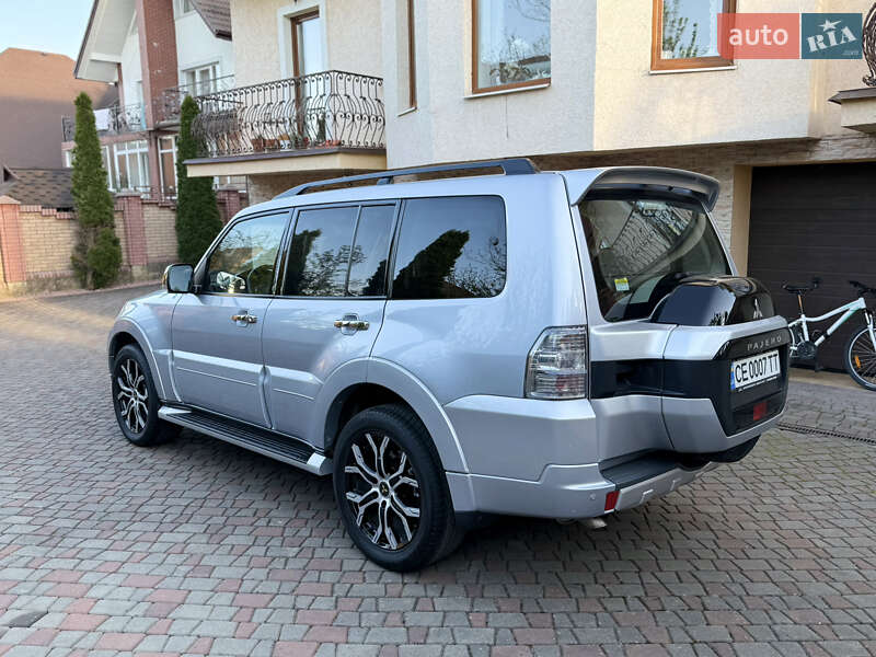 Внедорожник / Кроссовер Mitsubishi Pajero 2017 в Черновцах