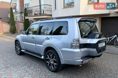 Внедорожник / Кроссовер Mitsubishi Pajero 2017 в 