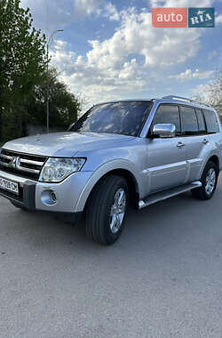 Внедорожник / Кроссовер Mitsubishi Pajero 2007 в 