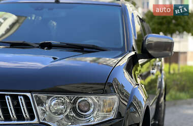 Позашляховик / Кросовер Mitsubishi Pajero 2011 в 
