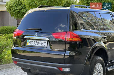 Позашляховик / Кросовер Mitsubishi Pajero 2011 в 