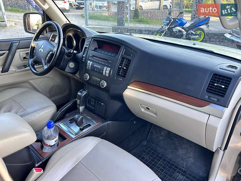 Внедорожник / Кроссовер Mitsubishi Pajero 2007 в Одессе