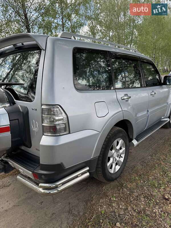Позашляховик / Кросовер Mitsubishi Pajero 2008 в Харкові
