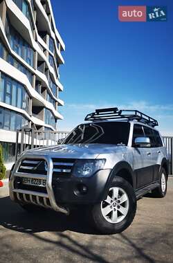 Внедорожник / Кроссовер Mitsubishi Pajero 2007 в 