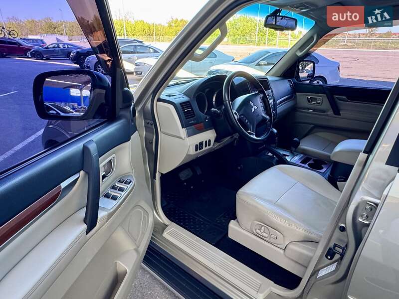 Позашляховик / Кросовер Mitsubishi Pajero 2008 в Дніпрі