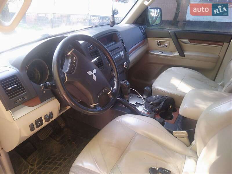 Позашляховик / Кросовер Mitsubishi Pajero 2008 в Обухові