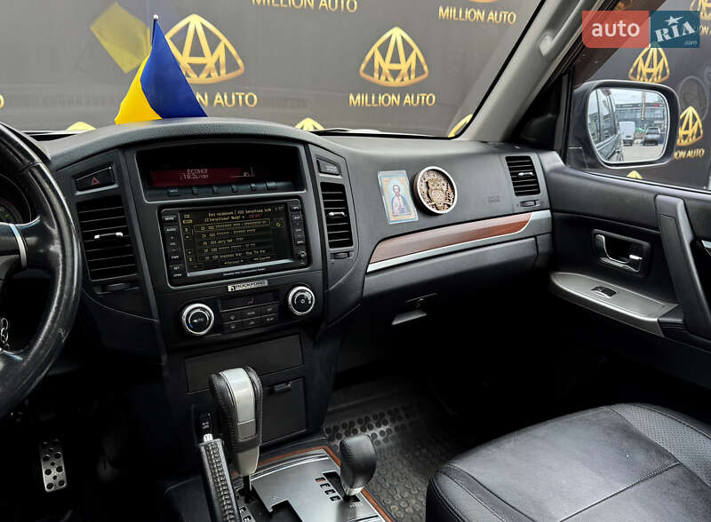 Внедорожник / Кроссовер Mitsubishi Pajero 2012 в Киеве