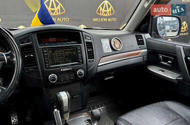 Позашляховик / Кросовер Mitsubishi Pajero 2012 в 