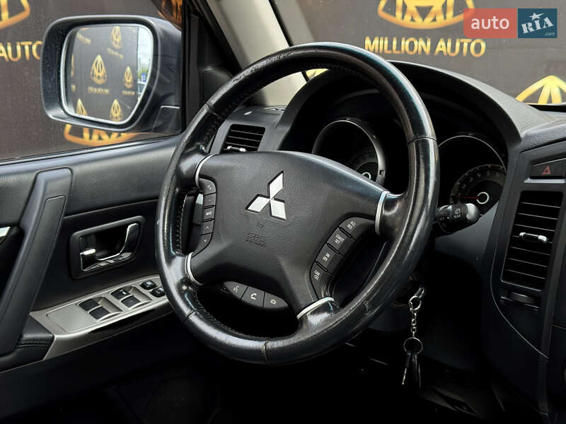 Внедорожник / Кроссовер Mitsubishi Pajero 2012 в Киеве