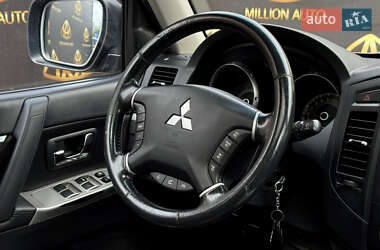 Позашляховик / Кросовер Mitsubishi Pajero 2012 в 