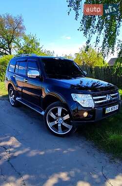 Внедорожник / Кроссовер Mitsubishi Pajero 2007 в 