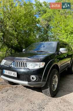 Внедорожник / Кроссовер Mitsubishi Pajero 2013 в Краснограде