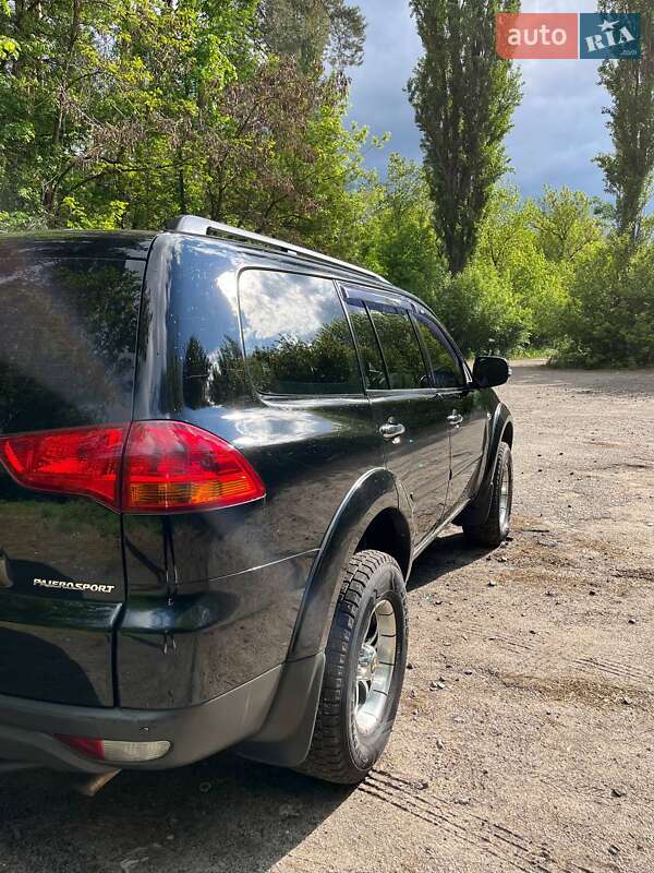 Внедорожник / Кроссовер Mitsubishi Pajero 2013 в Краснограде