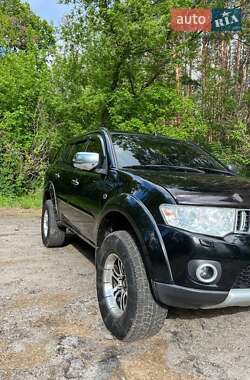 Внедорожник / Кроссовер Mitsubishi Pajero 2013 в 