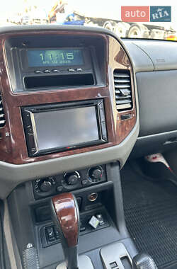 Внедорожник / Кроссовер Mitsubishi Pajero 2006 в 