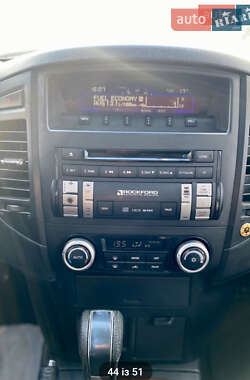 Внедорожник / Кроссовер Mitsubishi Pajero 2007 в 