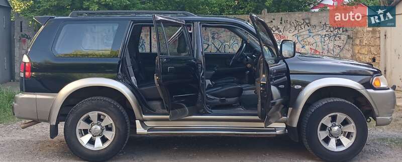 Внедорожник / Кроссовер Mitsubishi Pajero 2004 в Одессе