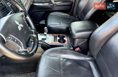Позашляховик / Кросовер Mitsubishi Pajero 2008 в 