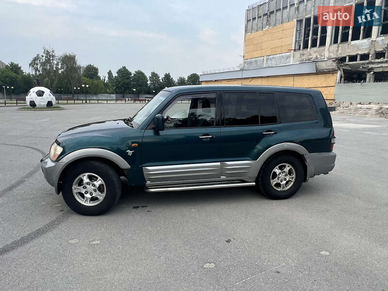 Позашляховик / Кросовер Mitsubishi Pajero 2005 в Харкові