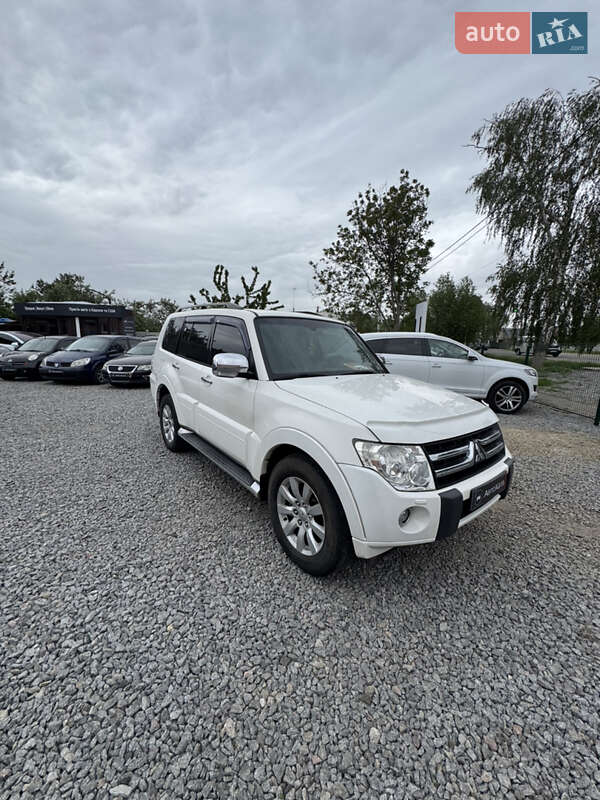 Внедорожник / Кроссовер Mitsubishi Pajero 2010 в 