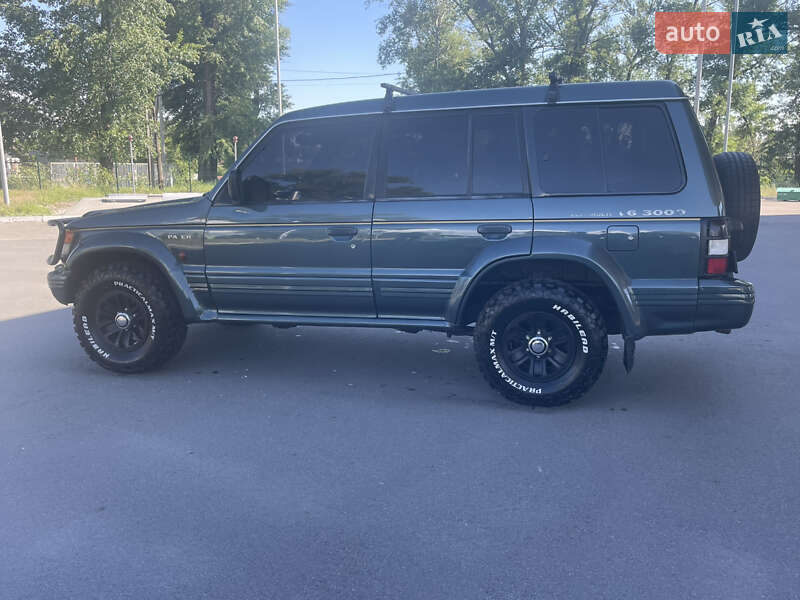 Внедорожник / Кроссовер Mitsubishi Pajero 1993 в 