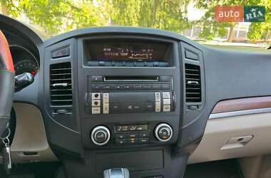 Внедорожник / Кроссовер Mitsubishi Pajero 2007 в 
